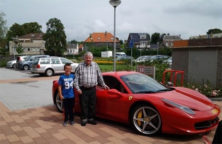 75-jarige bewoner Waerthove zoeft in Ferrari
