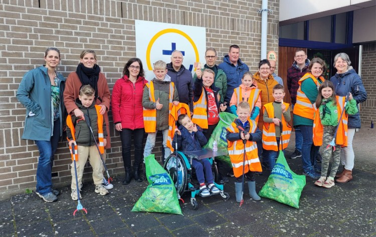 Samen afval prikken voor een schone omgeving