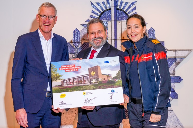 Met ondertekening aanneemovereenkomst kan bouw brandweerkazerne van start
