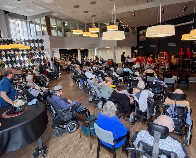 Bevrijdingsdag: jeugdorkest Crescendo trad op voor inwoners Waerthove