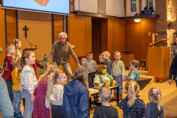 Minikerk 'Kijk omhoog: een regenboog' (2-6 jaar)