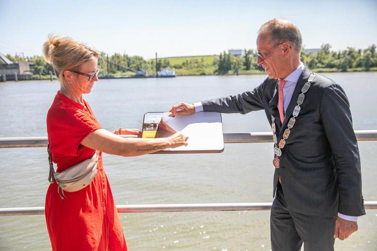 Sliedrecht eert overleden actievoerder Joop Keesmaat met eigen opstappunt en gedenkbord