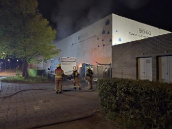 Twee branden tegelijk op Stationspark Sliedrecht, politie onderzoekt mogelijke brandstichting