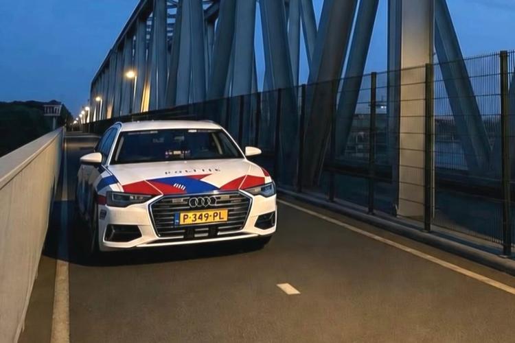Man op spoorbrug zorgt voor stilleggen treinverkeer