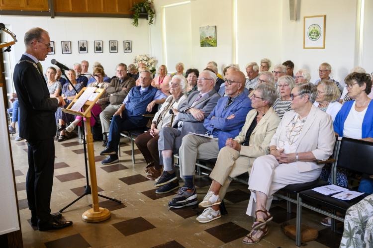 Koninklijke onderscheiding voor Anton van der Graaf (86) bij afscheid vrijzinnige geloofsgemeenschap “Onze Roeping Getrouw”