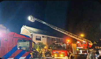 Brandweer met spoed naar schoorsteenbrand bewoners tijdig naar buiten