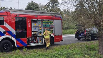 Auto in brand aan de Parallelweg