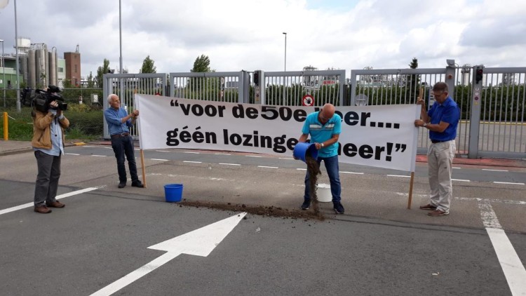 Actievoerders voor de 50e keer voor de poort van Chemours