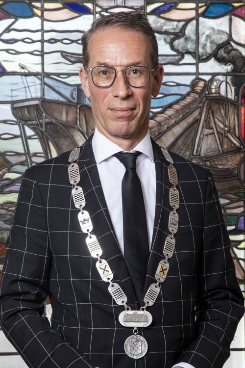 Burgemeester De Vries geschrokken van incident