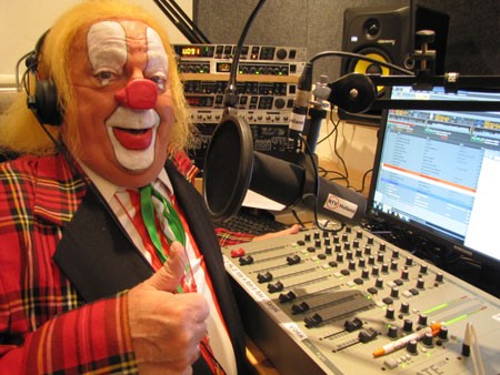 Clown Bassie opent internetomroep RTV Holland