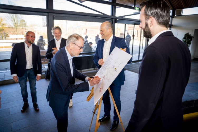 Ondertekening eindverklaring MerwedeLingelijn start voor nieuwe ontwikkelingen