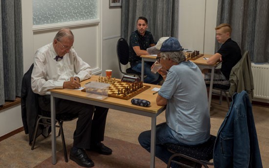Schaakcompetitie hervat