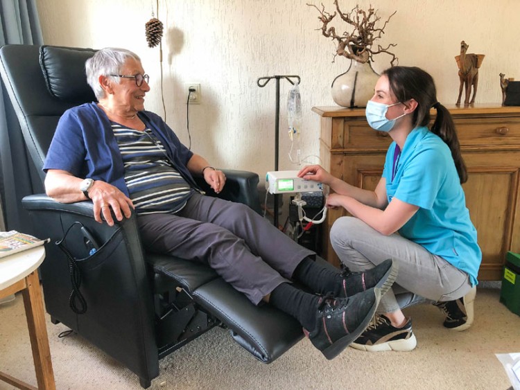 Transmuraal Team ASz breidt zorg aan huis uit met immunotherapie per infuus